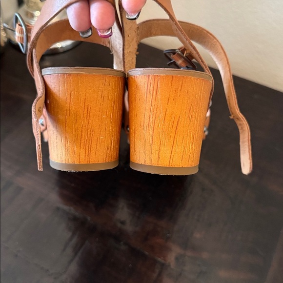 Lucky Brand Hollie Tan Clog Sandals 7 - Picture 3 of 8